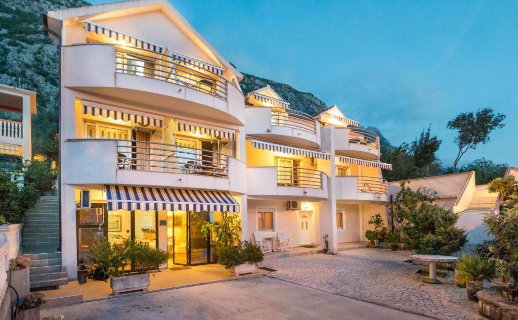 Majka Apartments Kotor Eksteriør bilde